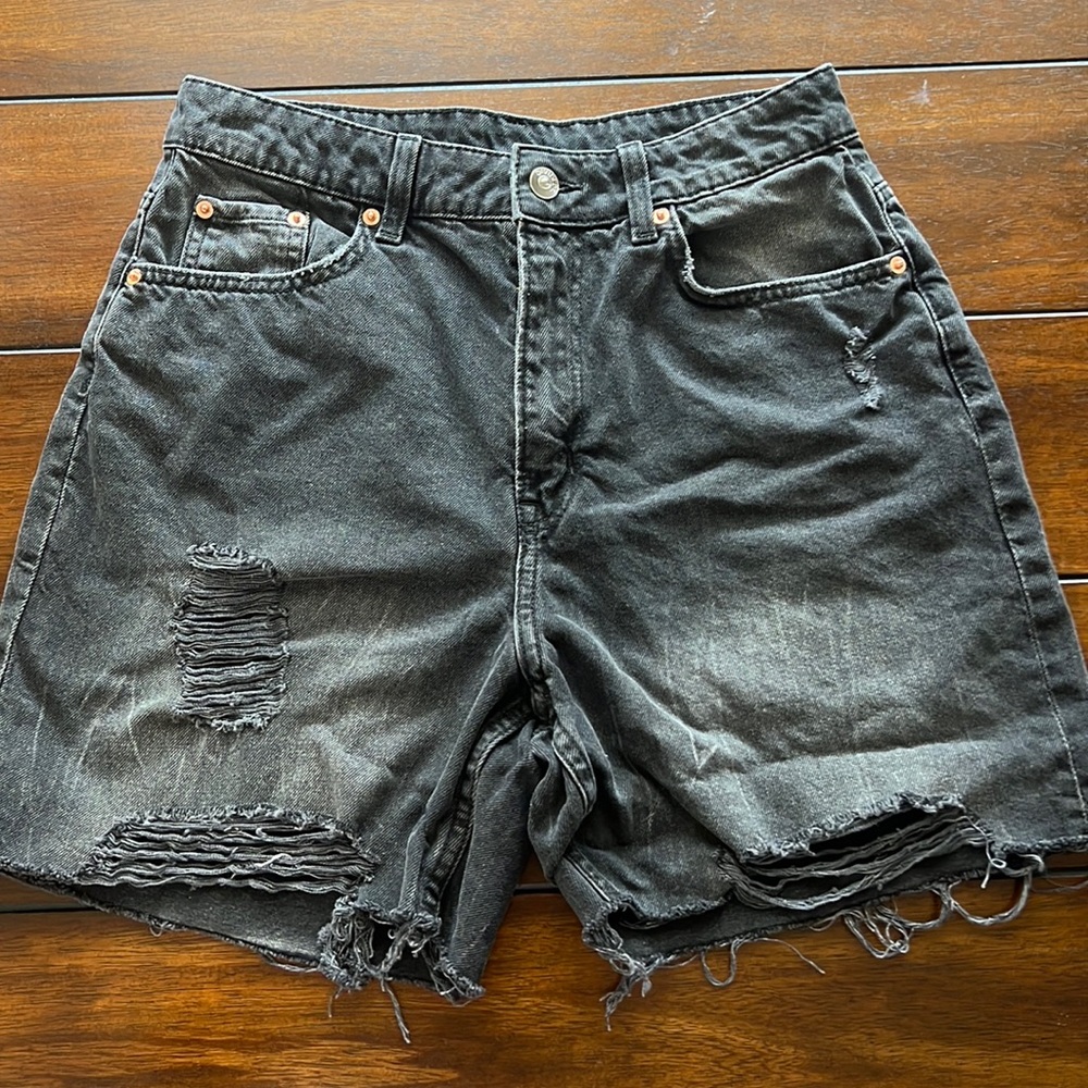 size 8 black capri shorts
